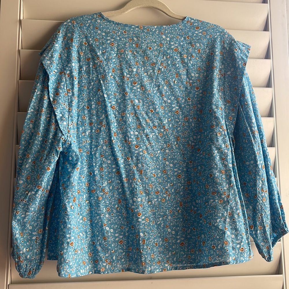 Women blouse size L, lightweight floral patterns - Picture 5 of 9
